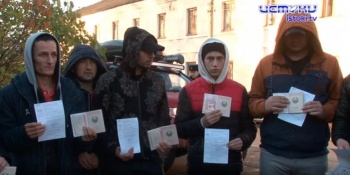 В РФ мигрантам из Узбекистана вручили повестки по мобилизации