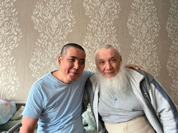Экс-глава ГКНБ Мурат Суталинов навестил Самата Курманкулова