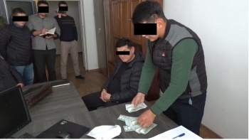 При получении взятки задержан глава Каракольского ГП "Кыргызтеплоэнерго"