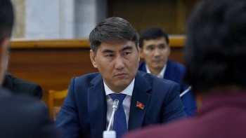 На кого работает депутат ЖК Чынгыз Айдарбеков?