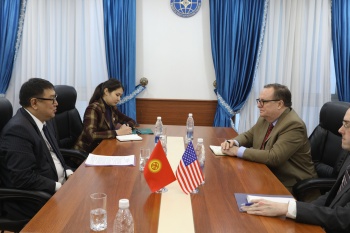 Замминистра иностранных дел Айбек Молдогазиев  встретился с послом США в КР