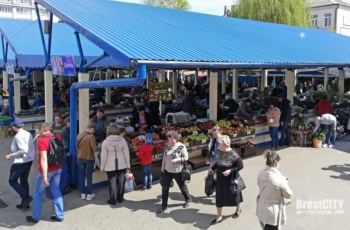 В Беларуси запрещено торговать на рынках мукой, сахаром, молоком и табаком