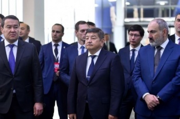 Акылбек Жапаров: Теневой оборот в Бишкеке ежедневно доходит до $10 млн
