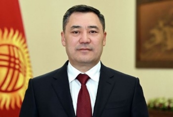 Садыр Жапаров поздравил кыргызстанцев с Днем защитника Отечества
