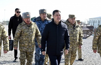 Президент ознакомился с состоянием Центральной ремонтной базы Минобороны КР