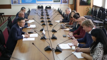 Аким Первомайского района встретился с командой консультантов из Франции