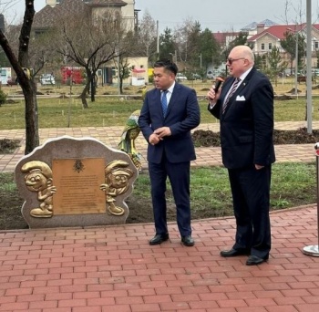 В Бишкеке появилась скульптура Смурфика