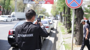 В Бишкеке нарушители парковки будут получать "письмо счастья" от УПСМ