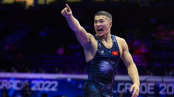 Кыргызстанский борец Акжол Махмудов одержал победу над Романом Власовым