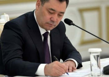 Садыр Жапаров подписал закон, усиливающий ответственность за захват земель