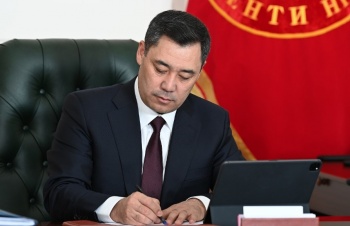 Садыр Жапаров подписал поправку в закон "О Конституционном суде"