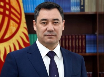Садыр Жапаров поздравил учителей с профессиональным праздником