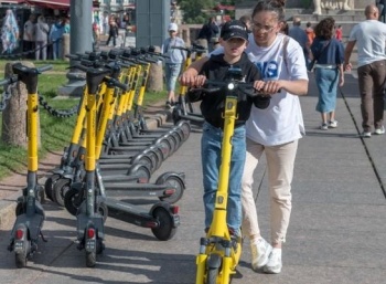 В Узбекистане планируют запретить управлять самокатами лицам младше 14 лет