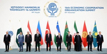 Садыр Жапаров участвует в саммите ОЭС в Ташкенте