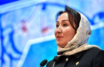 Айгуль Жапарова посетила пострадавшую от семейного насилия Асель Ногойбаеву