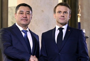 Садыр Жапаров пригласил Эммануэля Макрона в Кыргызстан