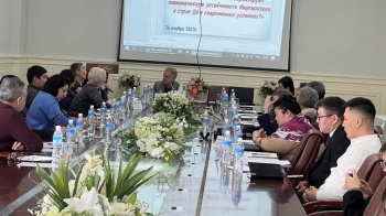 Эксперты в Бишкеке обсудили мировую дедолларизацию и переход на нацвалюты