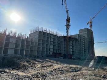 Садыр Жапаров  ознакомился с ходом строительства многоэтажек в Бишкеке