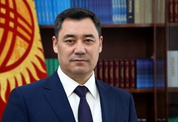 Садыр Жапаров поздравил кыргызстанцев с Днем Государственного гимна