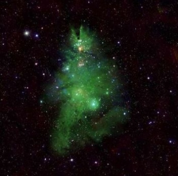Телескопы NASA сняли скопление звезд, которые напоминают новогоднюю елку