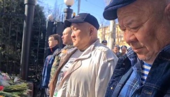 Ветераны-десантники и казаки в Бишкеке почтили память погибших в "Крокусе"