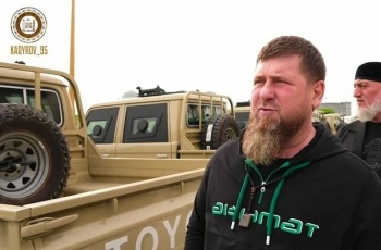 Мать Рамзана Кадырова передала на войну автопарк японских бронемашин