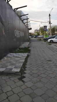 Мэрию просят решить проблему с котлованом на Чуй-Суюмбаева