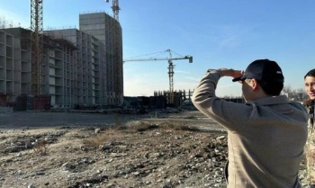 В Кыргызстане начала работать специальная программа по выдаче жилья семьям