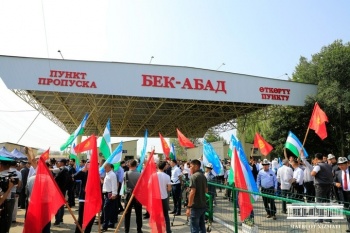 Сегодня  пропуск на КПП "Бек-Абад" приостановят на три часа