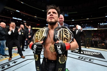 Чемпионский пояс бойца UFC Генри Сехудо украден в результате ограбления