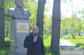 Цветы и память о великом ученом: в Бишкеке прошел фестиваль тюльпанов