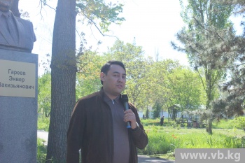 Цветы и память о великом ученом: в Бишкеке прошел фестиваль тюльпанов